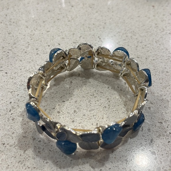 Set of 6 bracelets.  Silver, blue, green, black, gold.  Pretty accessories! - Picture 11 of 11